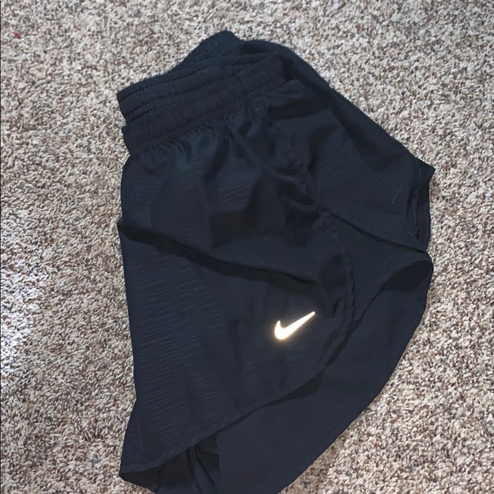 SIZE M NIKE RUNNING SHORTS